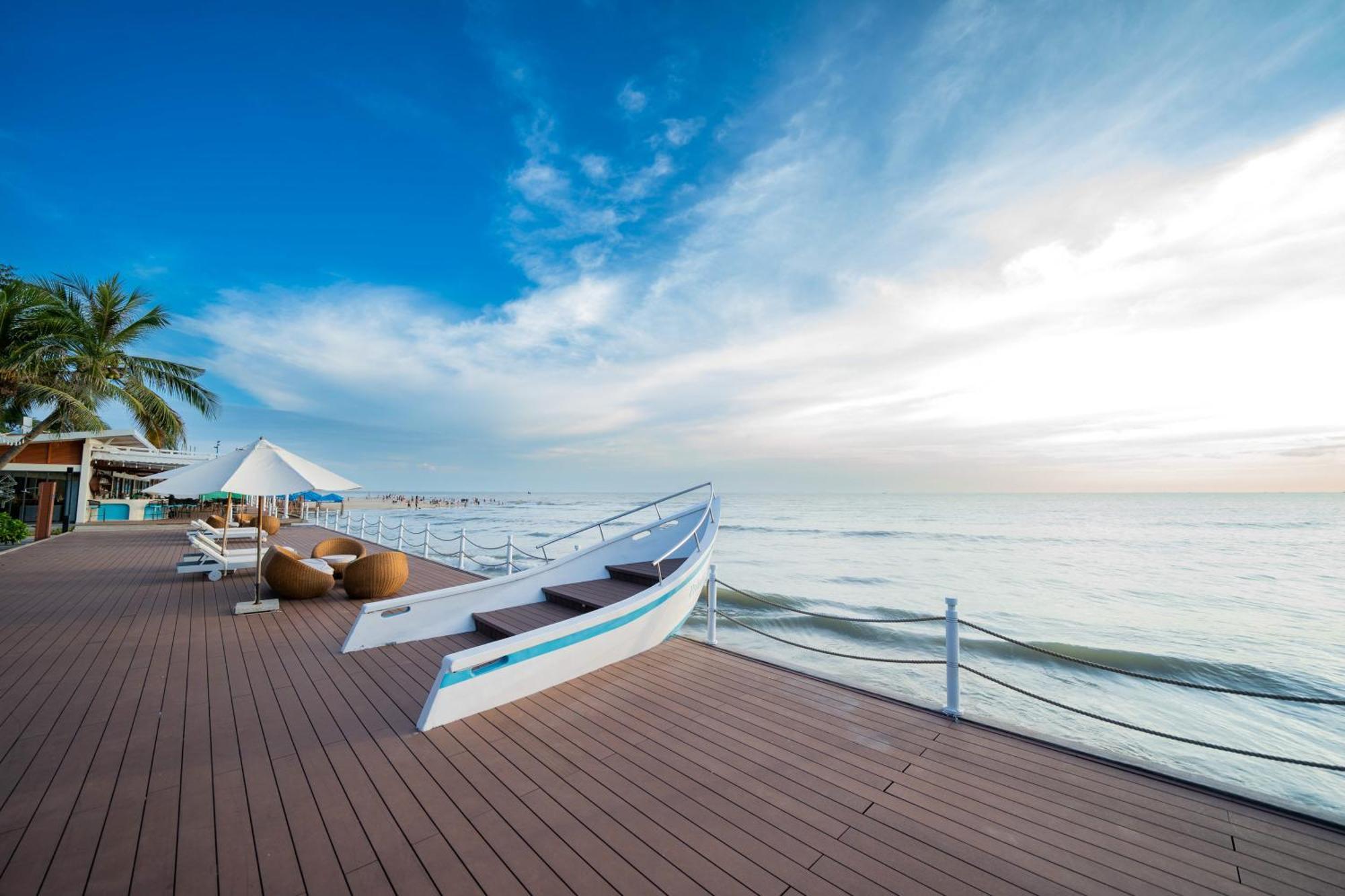 Palace Long Hai Resort Exterior photo
