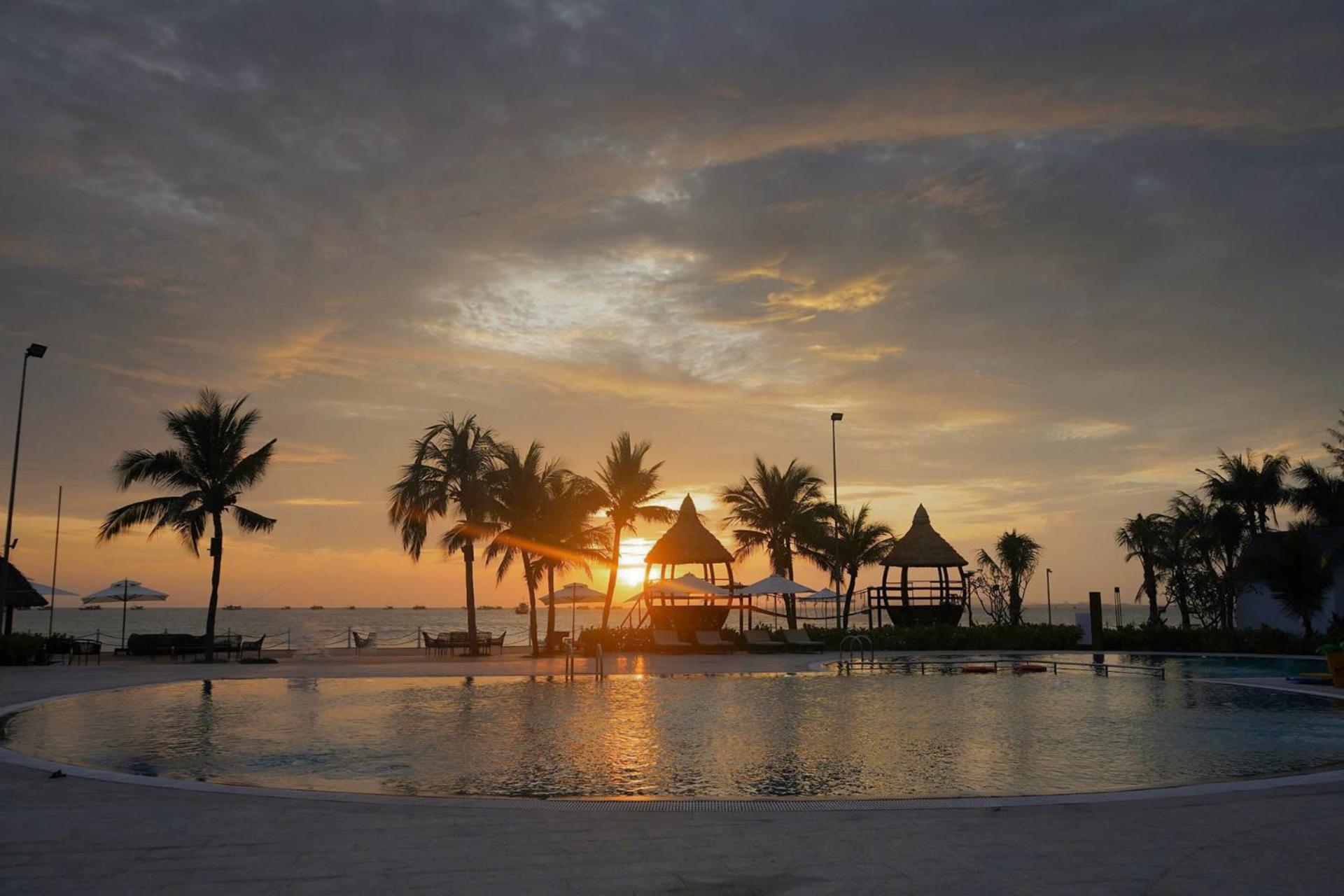 Palace Long Hai Resort Exterior photo