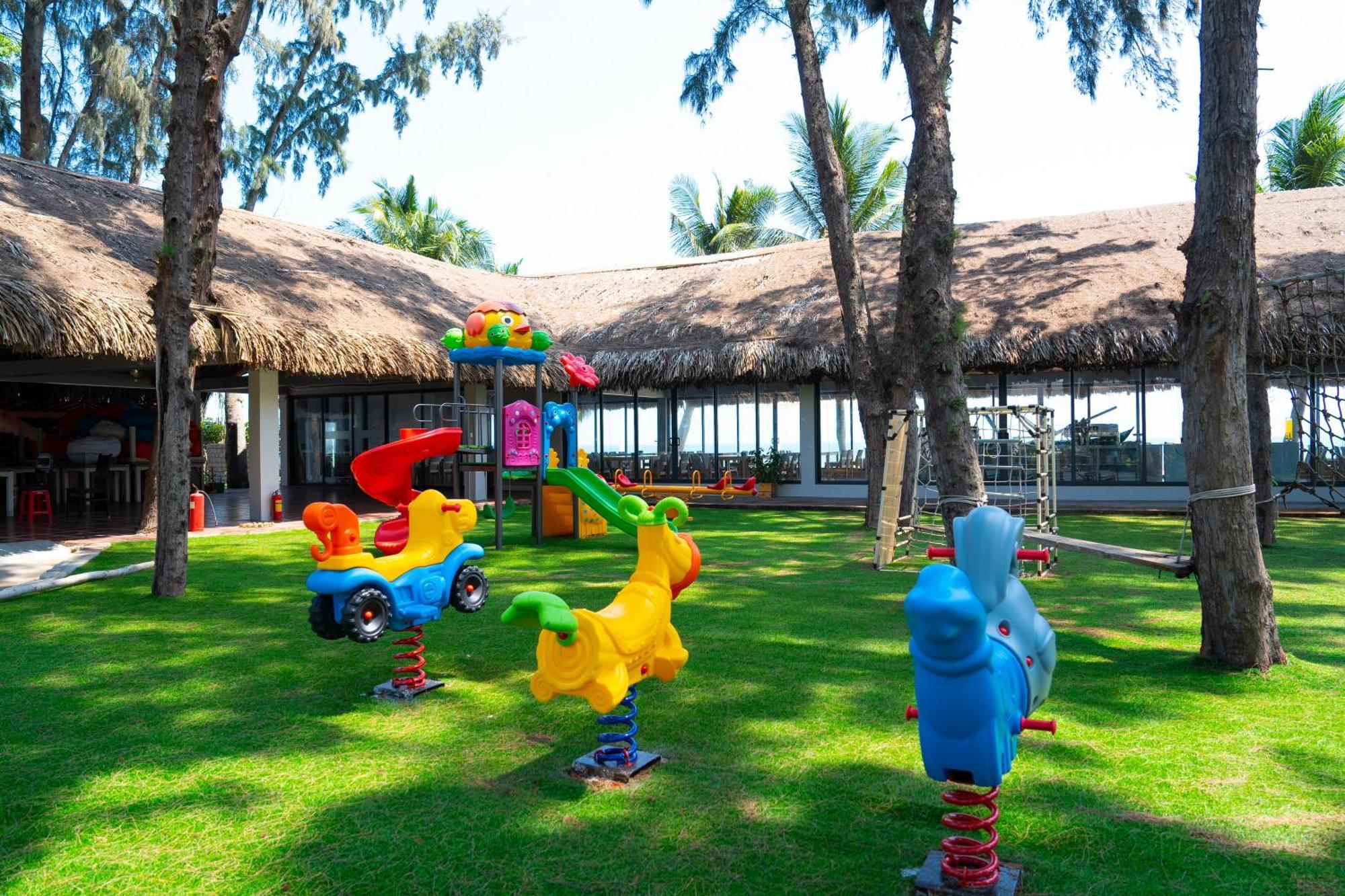 Palace Long Hai Resort Exterior photo