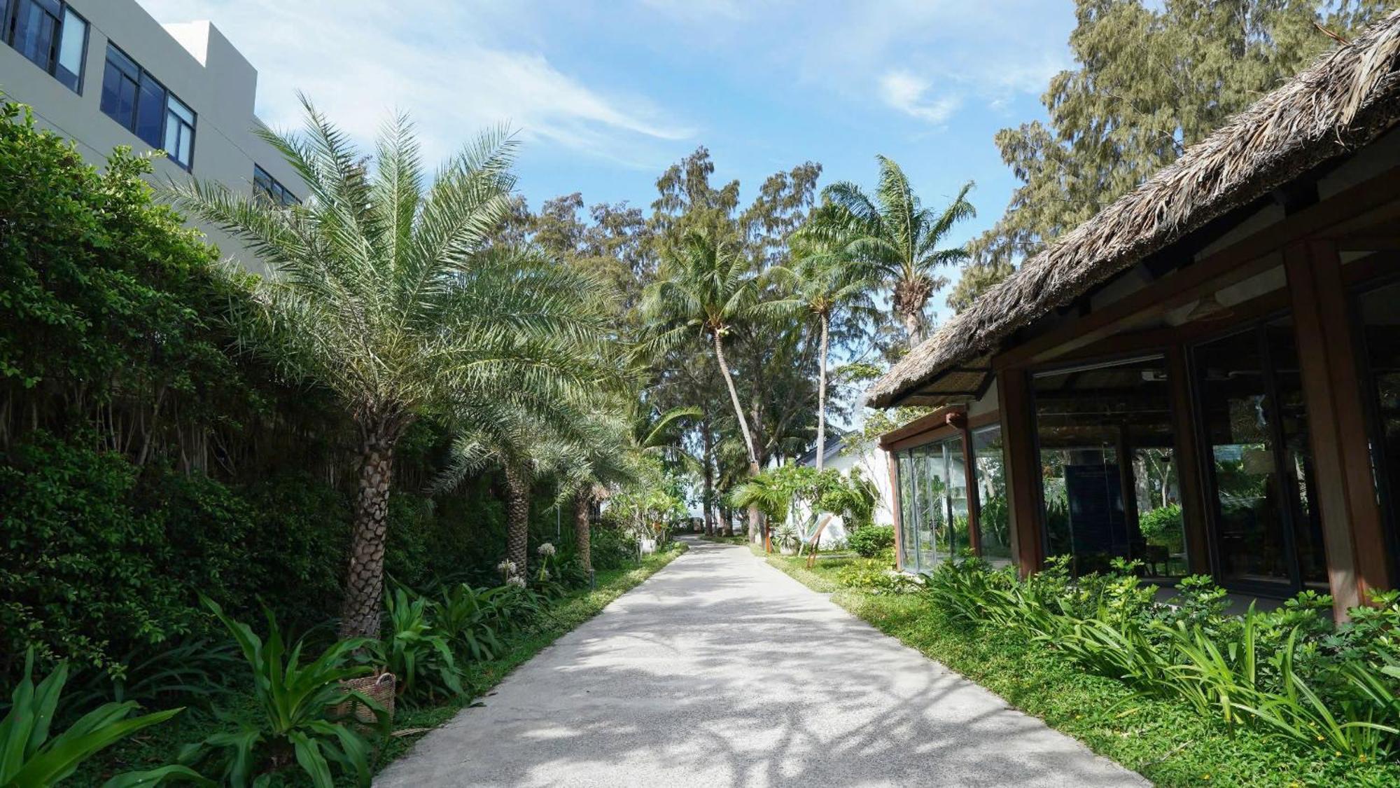 Palace Long Hai Resort Exterior photo
