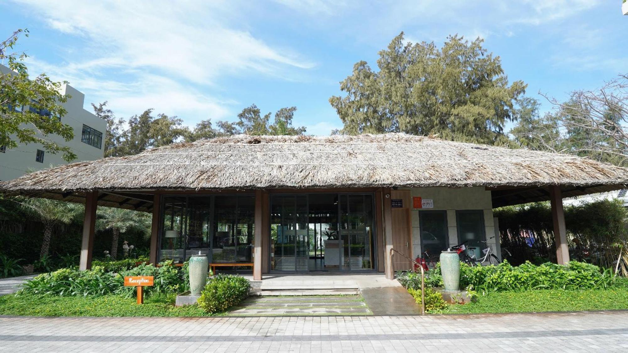 Palace Long Hai Resort Exterior photo